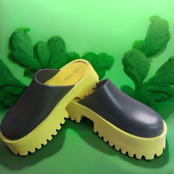 CAPE ROBBIN Chunky Black and Yellow Women's Clogs SIZE 9 - Picture 2 of 6